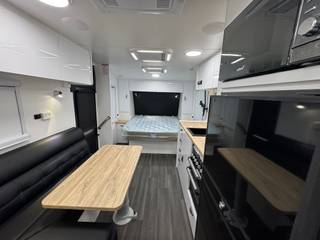 Blue Sky Ruby 18ft6 Off Road Centre Door view 21