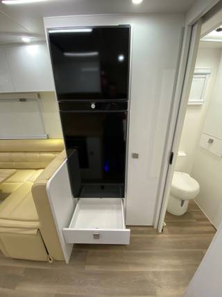 Sunrise Calypso 22ft Club Lounge view 19