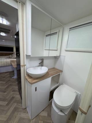 Sunset Explorer Ultimate 21ft Off Road Bunk view 24