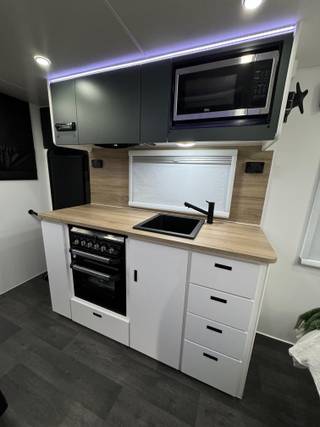 Sunset Wildtrekker 18ft9 Off Road & Off Grid view 16