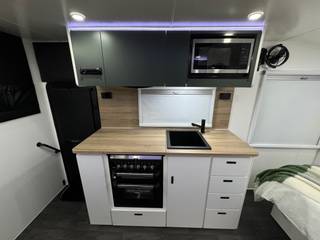 Sunset Wildtrekker 18ft9 Off Road & Off Grid view 19